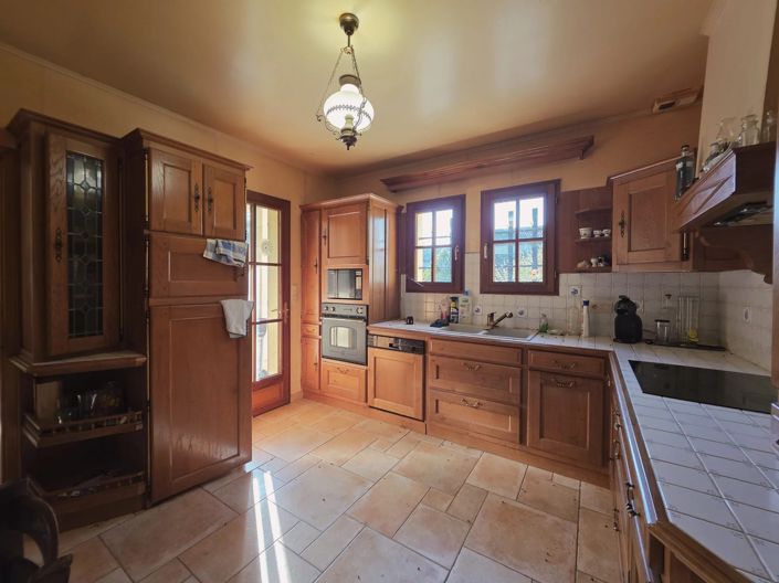 Image No.4-8 Bed House for sale