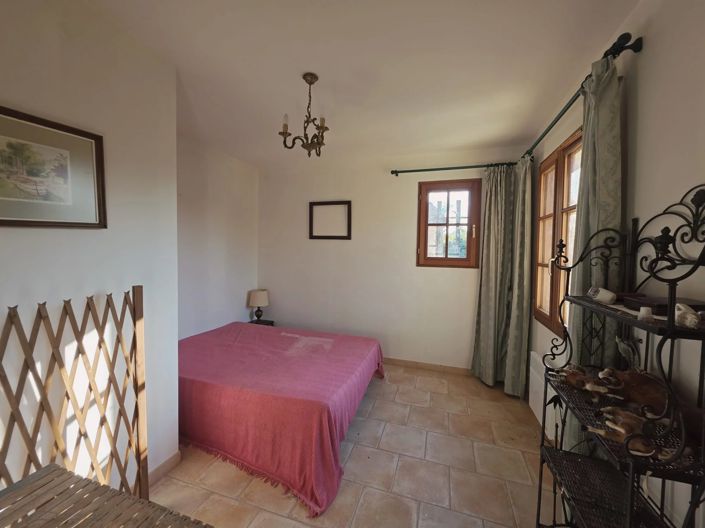 Image No.8-8 Bed House for sale