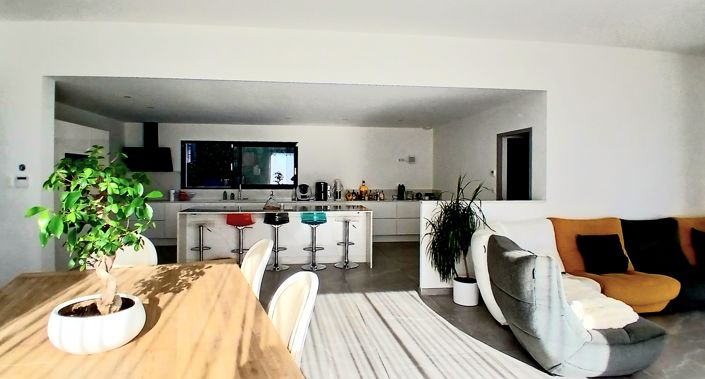 Image No.15-4 Bed House for sale