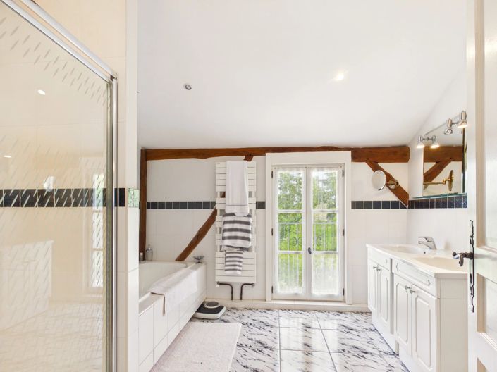 Image No.9-8 Bed House for sale