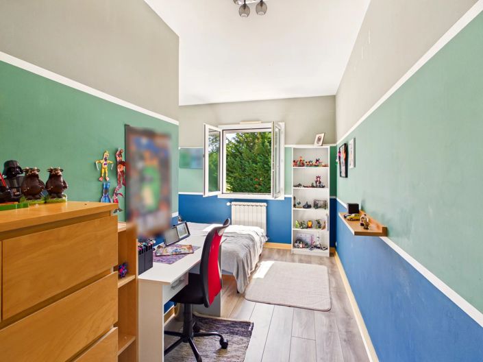 Image No.7-7 Bed House for sale