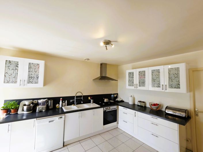 Image No.3-3 Bed House for sale