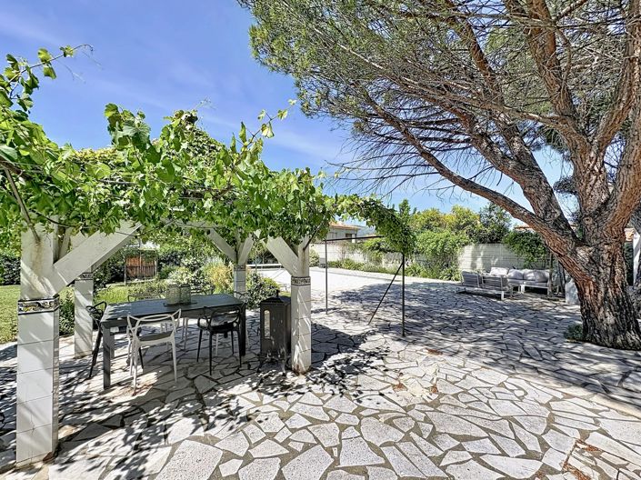 Image No.3-4 Bed House for sale