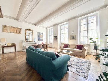 1 - Carcassonne, Property