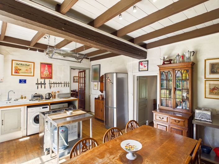 Image No.7-7 Bed House for sale