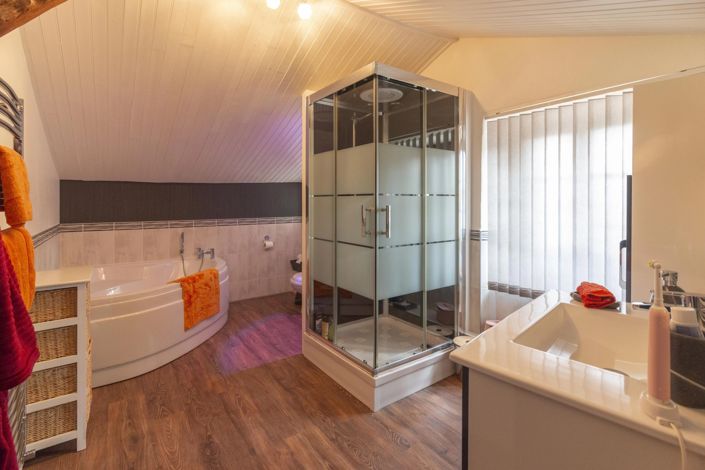 Image No.11-3 Bed House for sale
