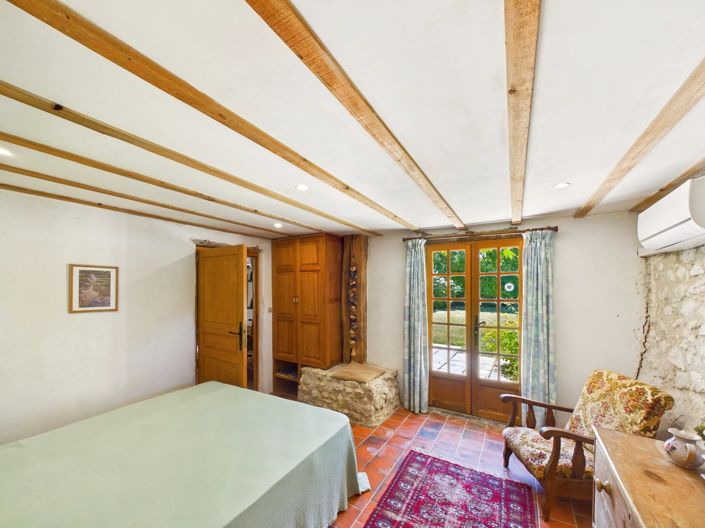 Image No.5-6 Bed Village House for sale