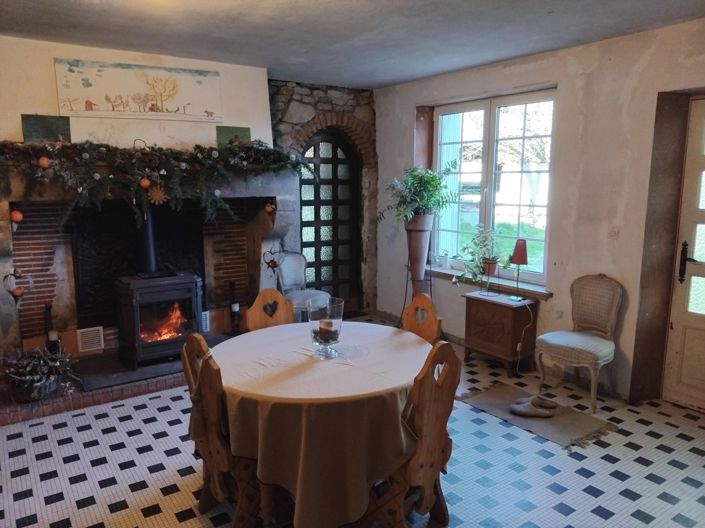 Image No.8-8 Bed House for sale