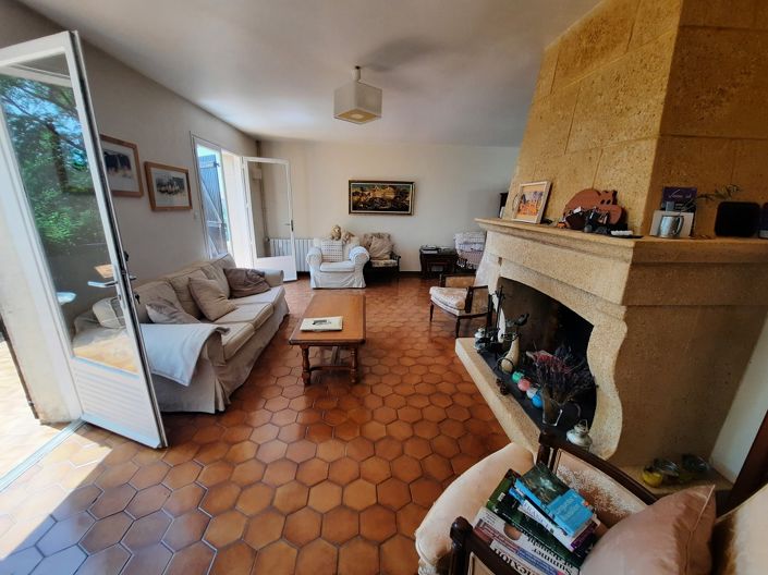 Image No.10-5 Bed House for sale