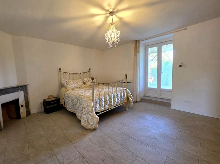 Image No.8-3 Bed House for sale