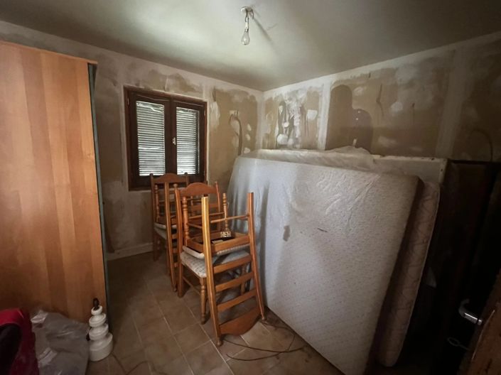 Image No.8-2 Bed House for sale