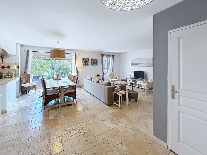 Image No.15-4 Bed House for sale