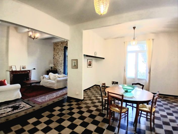 Image No.12-6 Bed House for sale