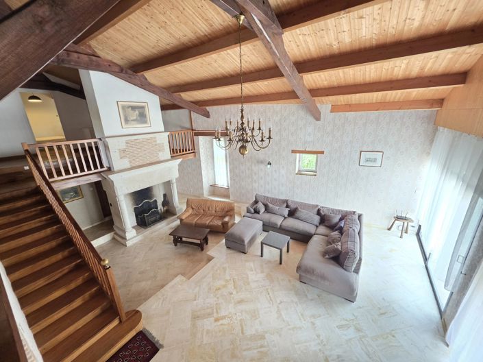 Image No.6-12 Bed House for sale