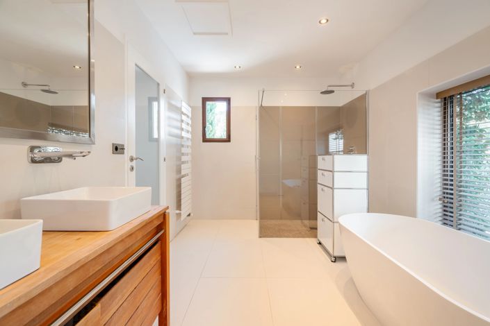 Image No.11-7 Bed House for sale