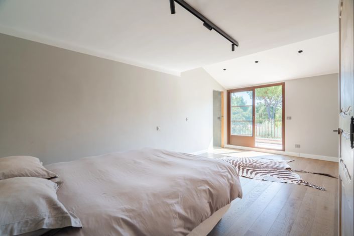 Image No.12-7 Bed House for sale
