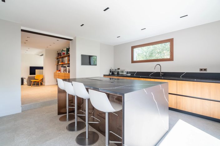 Image No.8-7 Bed House for sale