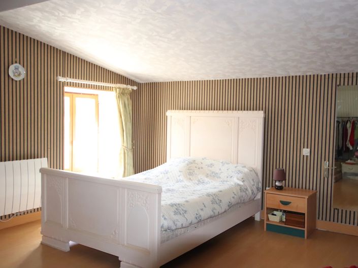 Image No.5-5 Bed House for sale