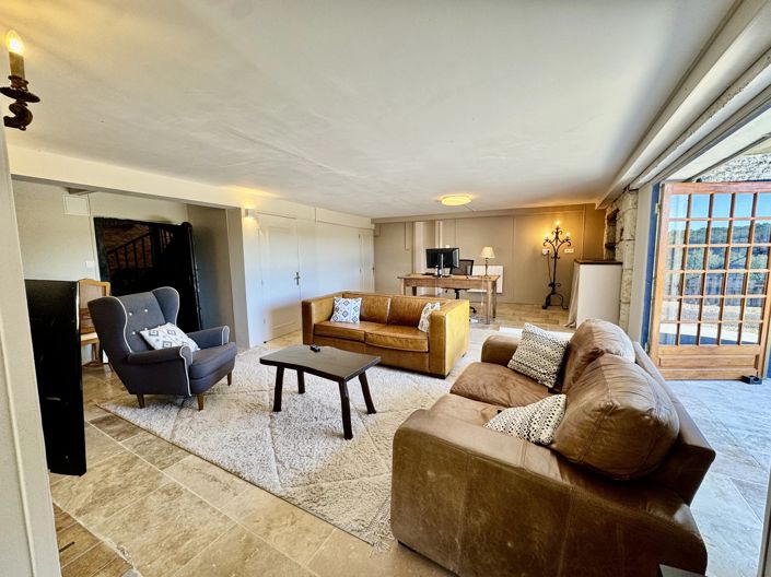 Image No.8-5 Bed House for sale