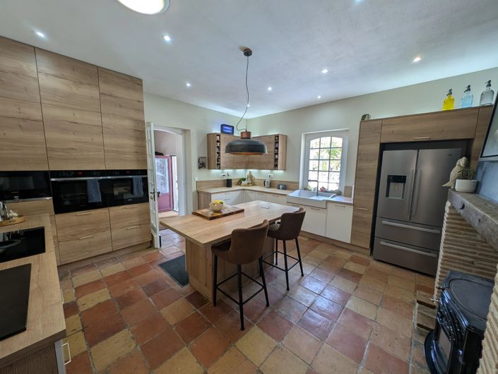 Image No.3-4 Bed House for sale