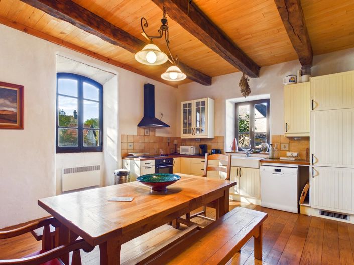 Image No.6-8 Bed House for sale