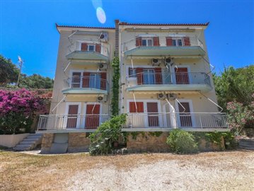 1 - Foinikountas, Condo