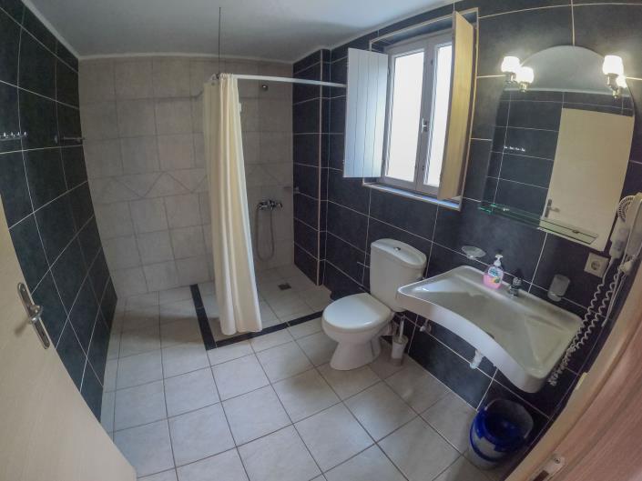 Image No.11-10 Bed Commercial for sale