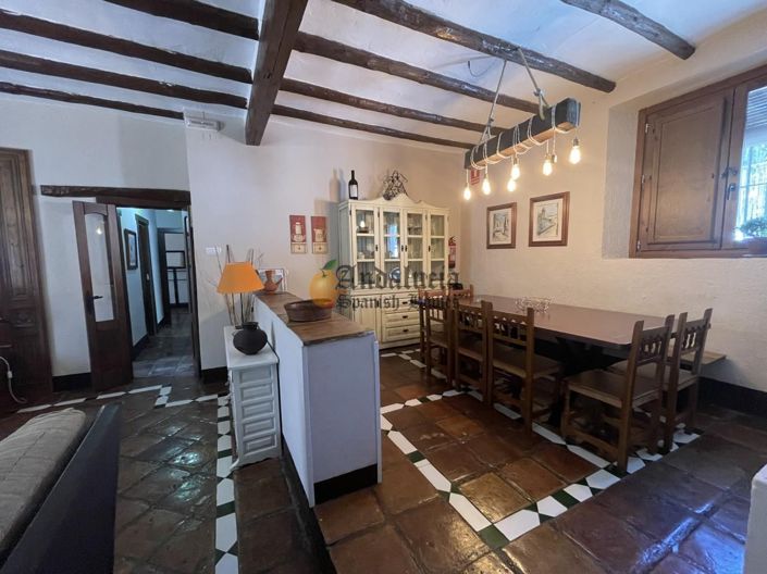 Image No.12-5 Bed Property for sale