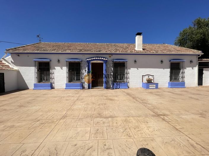 Image No.3-5 Bed Property for sale
