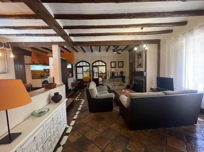 Image No.9-5 Bed Property for sale