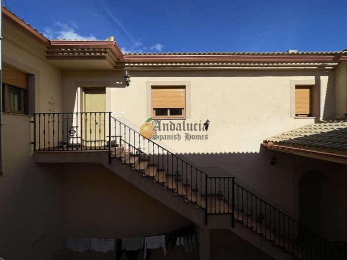 Image No.20-3 Bed Property for sale