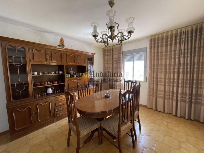 Image No.17-5 Bed Property for sale