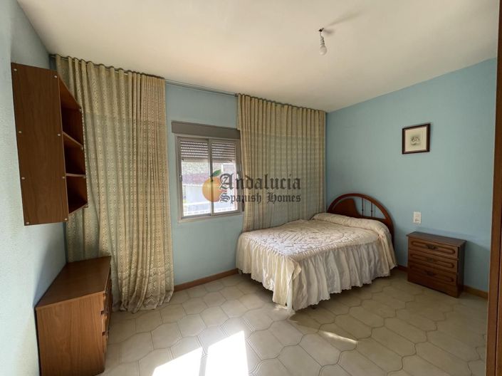 Image No.34-5 Bed Property for sale