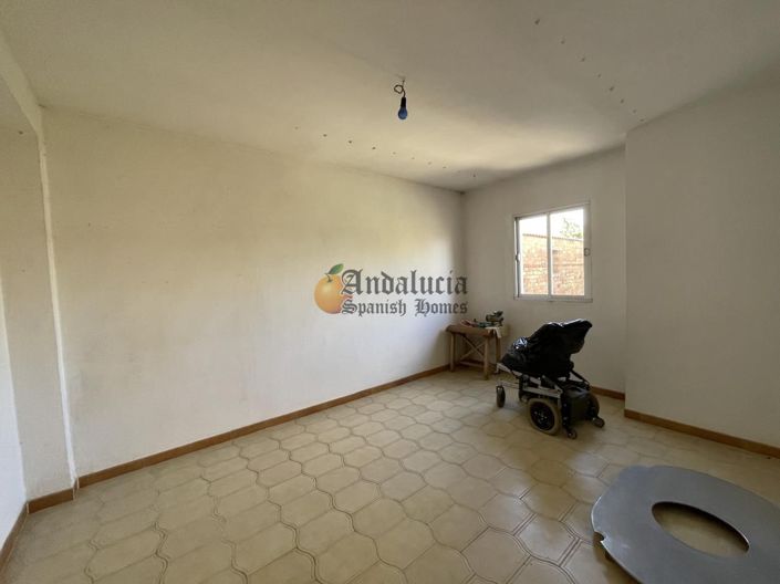 Image No.37-5 Bed Property for sale