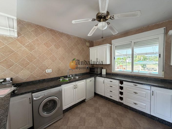 Image No.13-2 Bed Property for sale