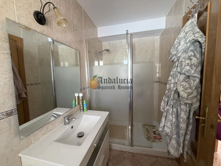 Image No.20-2 Bed Property for sale
