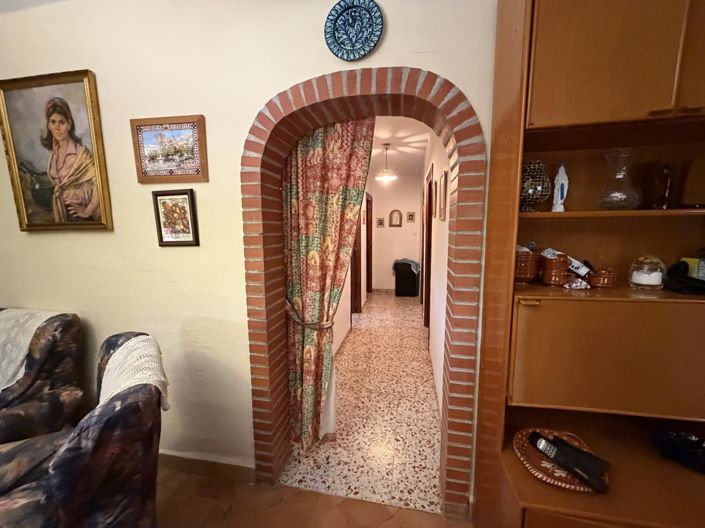 Image No.17-4 Bed Property for sale