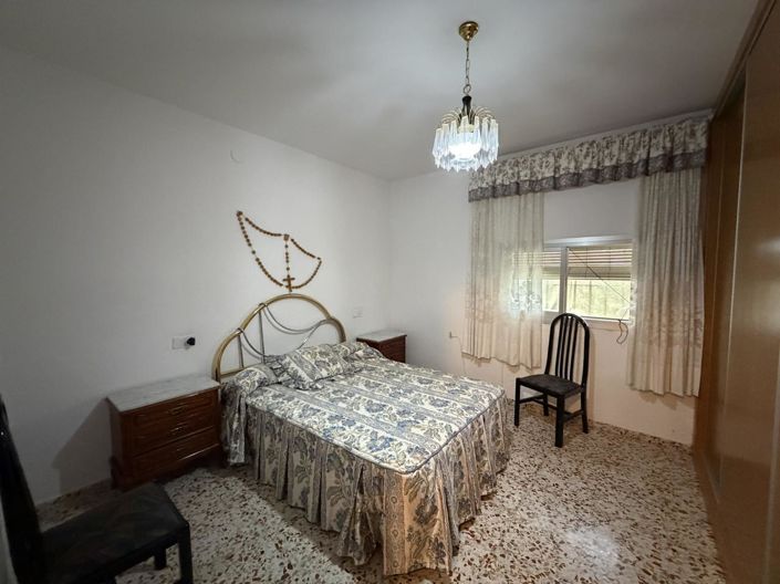 Image No.18-4 Bed Property for sale
