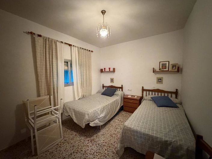 Image No.20-4 Bed Property for sale