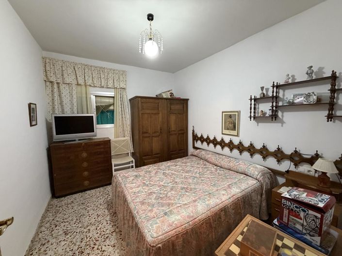 Image No.23-4 Bed Property for sale