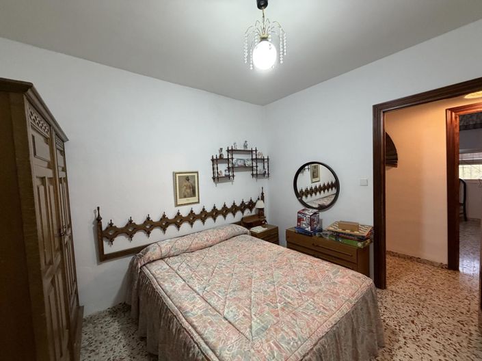 Image No.25-4 Bed Property for sale