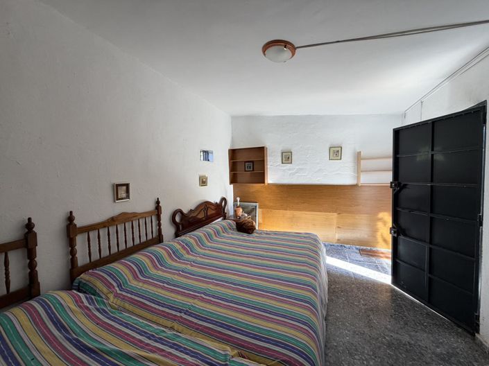 Image No.30-4 Bed Property for sale