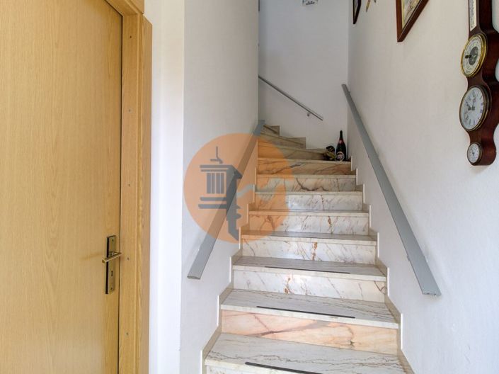 Image No.29-6 Bed House for sale