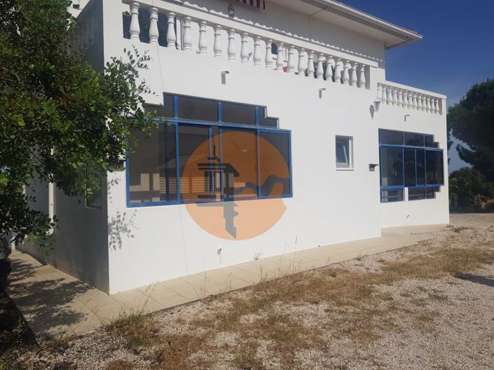 Image No.8-6 Bed House for sale
