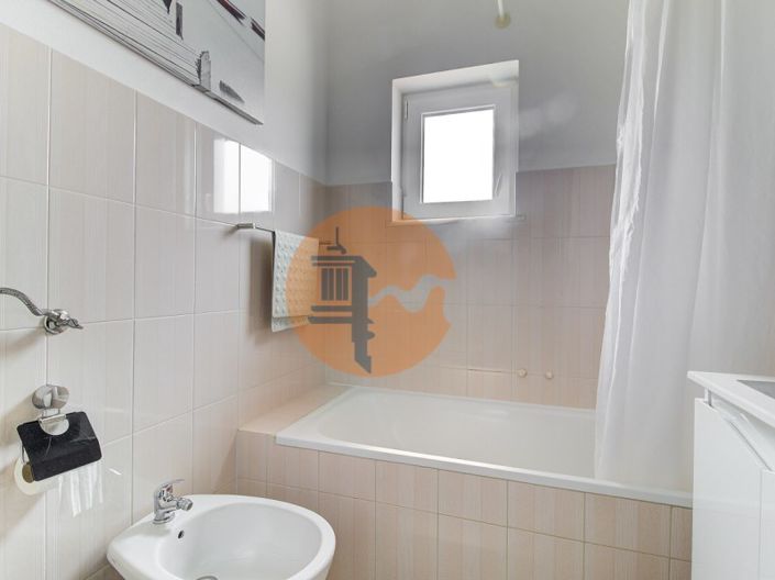 Image No.54-6 Bed House for sale
