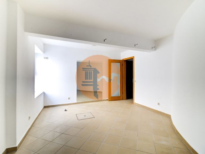 Image No.45-4 Bed House for sale