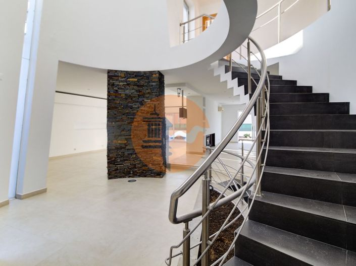 Image No.7-4 Bed House for sale