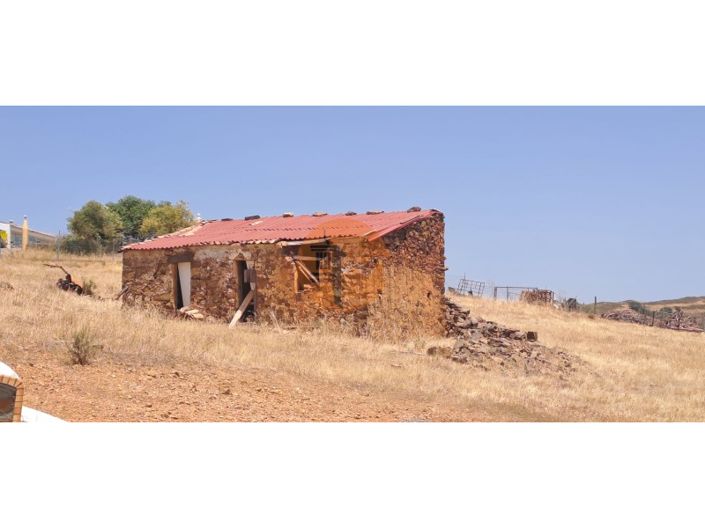 Image No.12-3 Bed Farmhouse for sale