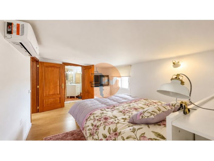 Image No.19-5 Bed Farmhouse for sale