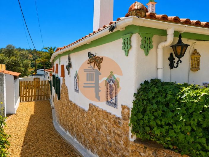 Image No.8-3 Bed House for sale